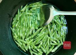 四季豆炒肉的做法图解2