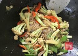 花菜炒鲜味粉丝的做法图解4