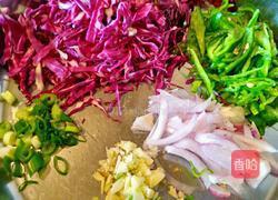 凉拌紫甘蓝的做法图解2