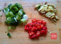 香辣蘑芋烧鸭腿的做法图解3