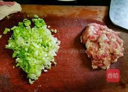 韭黄猪肉馅包子的做法图解3