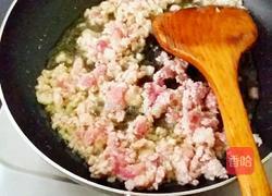 韭黄猪肉馅包子的做法图解4