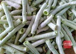 豆角闷饭的做法图解2