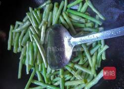 豆角闷饭的做法图解3