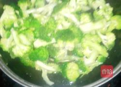 西兰花炒西红柿的做法图解3