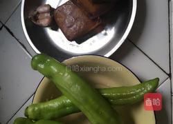 青椒炒五香干的做法图解1