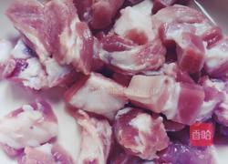 玉米排骨汤的做法图解1