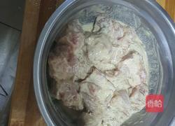 黑麻麻炸排骨的做法图解3