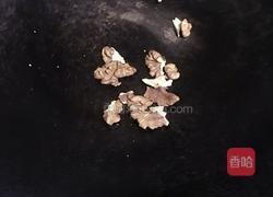 烧辣子拌皮蛋的做法图解2