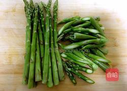 鸡蛋炒芦笋虾仁的做法图解1