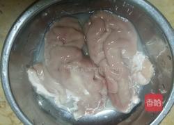 天麻猪脑汤的做法图解2