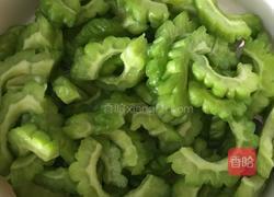 清炒苦瓜的做法图解3