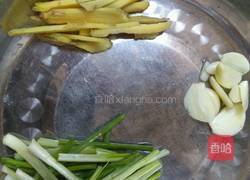 黄豆焖福寿鱼的做法图解2
