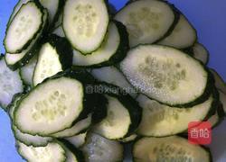 黄瓜鸡蛋的做法图解1