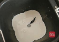 豆沙面包的做法图解2