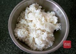 玉米火腿粒炒饭的做法图解1