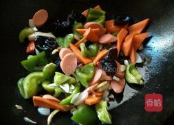 甜椒炒火腿肠的做法图解4