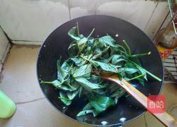 蒜爆地瓜叶的做法图解3