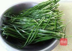 韭菜鸡蛋馅饼的做法图解1