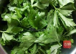 凉拌芹菜叶的做法图解1