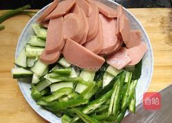 黄瓜炒火腿的做法图解2