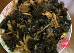 黄花菜烧木耳的做法图解4