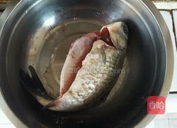 家常红烧鲫鱼的做法图解1