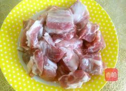 排骨炖豆角的做法图解1