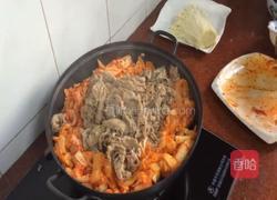 金针肥牛泡菜锅的做法图解5