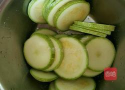 韩式香煎香煎西葫芦的做法图解2