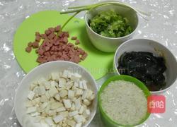 皮蛋火腿粥的做法图解1