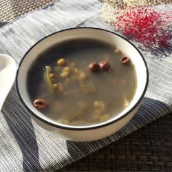 山黄皮煲绿豆海带汤的做法[图]