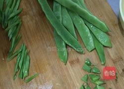 小鲜腊肉-扁豆炒腊肉的做法图解1