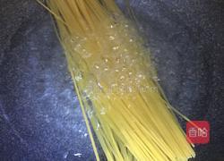 炒意面的做法图解1