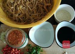 凉拌干黄花菜的做法图解2