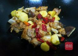 小土豆香菇烧鸡块的做法图解10