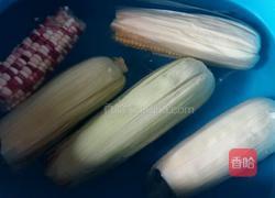 水煮玉米的做法图解1