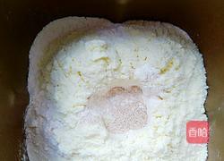 奶香花卷的做法图解2