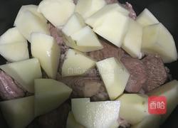 土豆牛肉的做法图解3