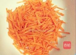 橄榄胡萝卜丝鸡蛋饼的做法图解1