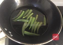 豆豉秋葵的做法图解1