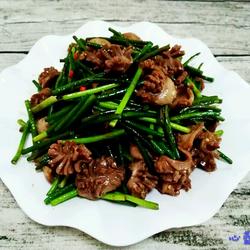 蒜苔炒鸡胗的做法[图]
