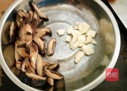 香菇蒸鸡翅的做法图解2