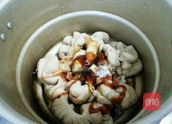 雪菜炒猪大肠的做法图解2