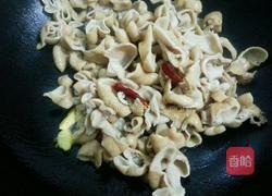 雪菜炒猪大肠的做法图解6