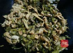 雪菜炒猪大肠的做法图解10