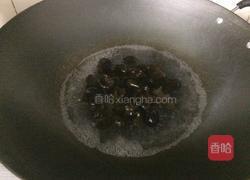 黄瓜木耳炒鸡蛋的做法图解2