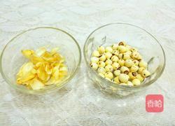 百合莲子银耳汤的做法图解3