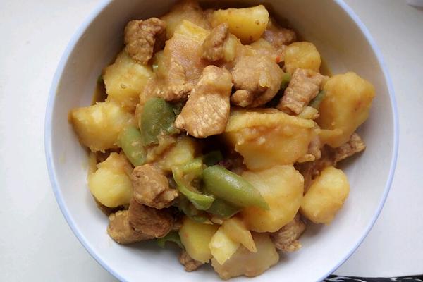 土豆炖肉的做法(芸豆土豆炖肉的做法)