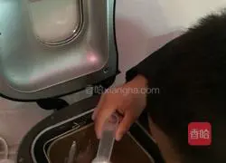 Illustration of how to make Gege brand raisin and red bean bread 4